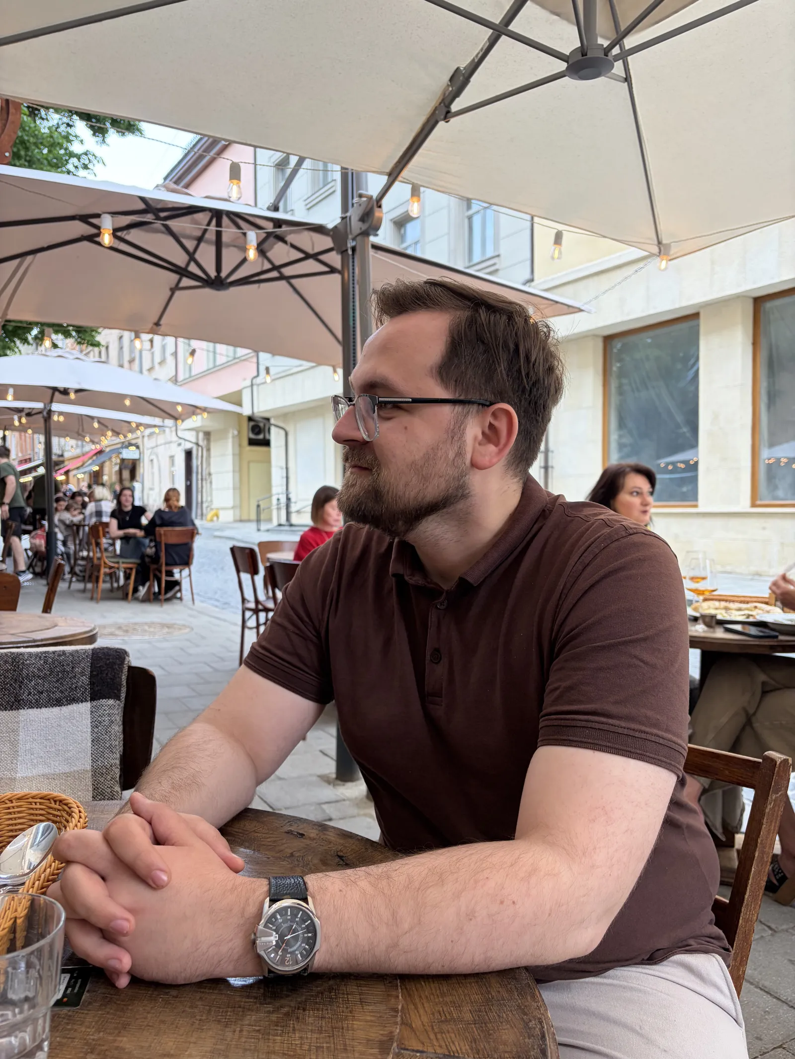 Орест Гладьо на терасі у Львові